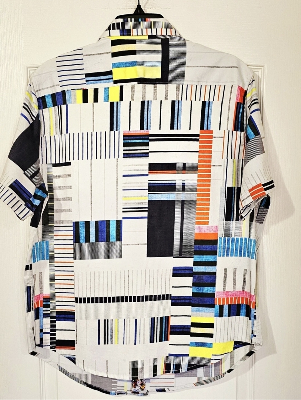 Robert Graham White Multi-Stripe Short Sleeve Button-Down Shirt - Picture 2 of 8